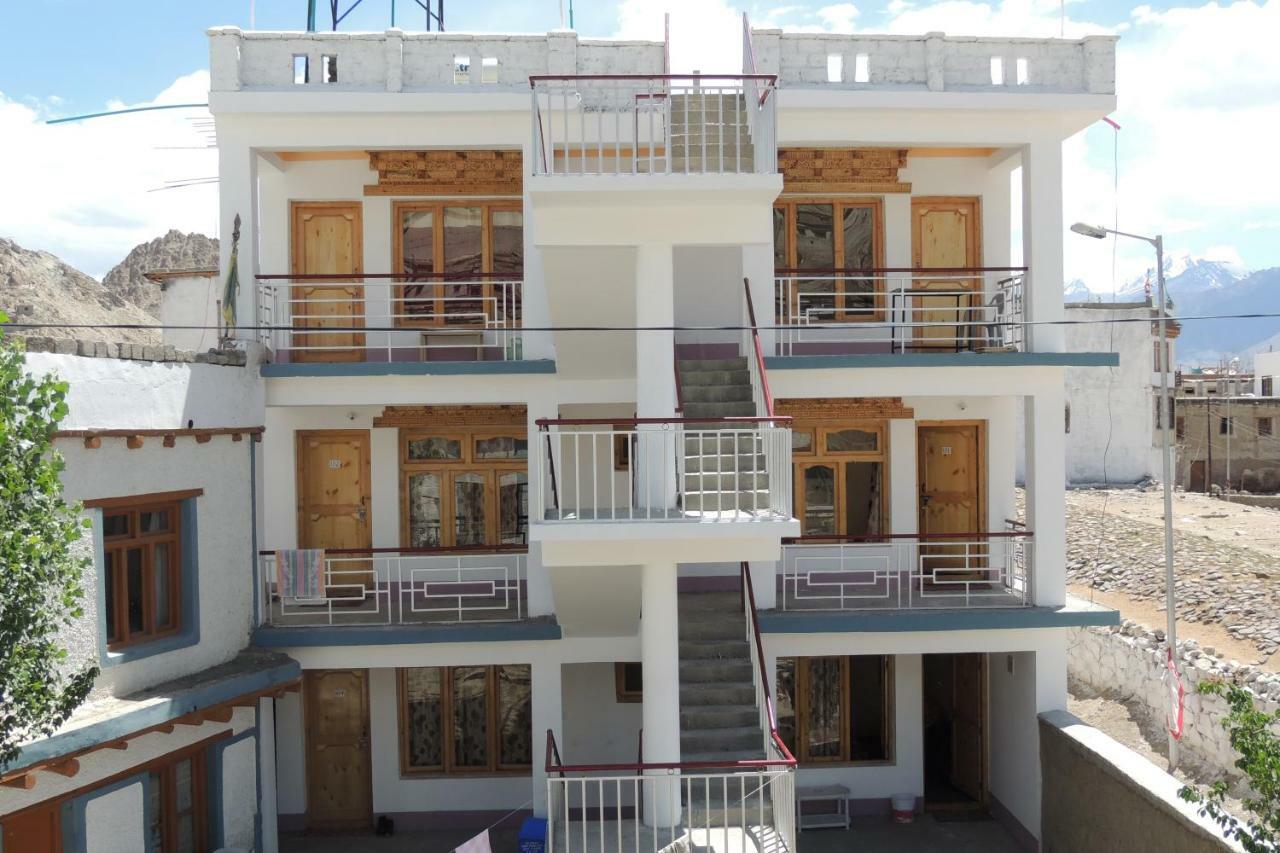 Babu Guest House Лех Екстериор снимка